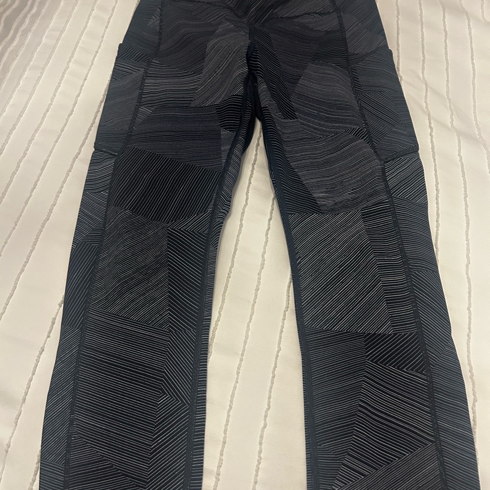 Lululemon Athletica Blue and White Leggings with Textured Design